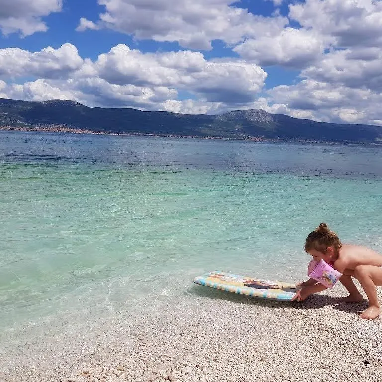 Ferienwohnung In Arbanija Mit Meerblick, Balkon, Klimaanlage, W-Lan 5137-1 Trogir