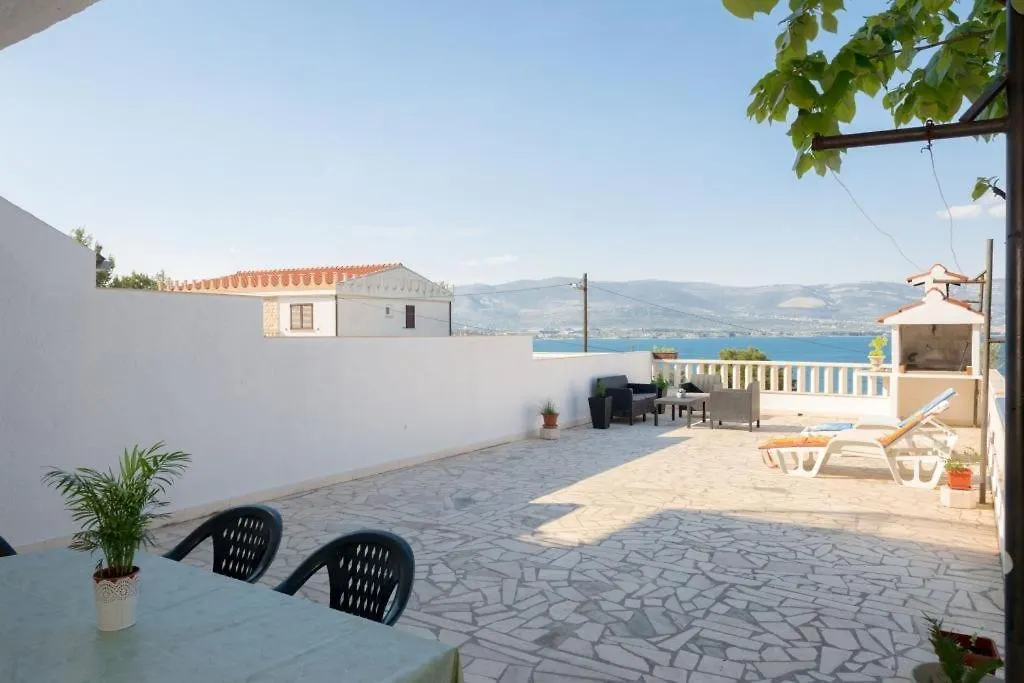 Ferienwohnung In Arbanija Mit Meerblick, Balkon, Klimaanlage, W-Lan 5137-1 Trogir 0*,  Kroatien